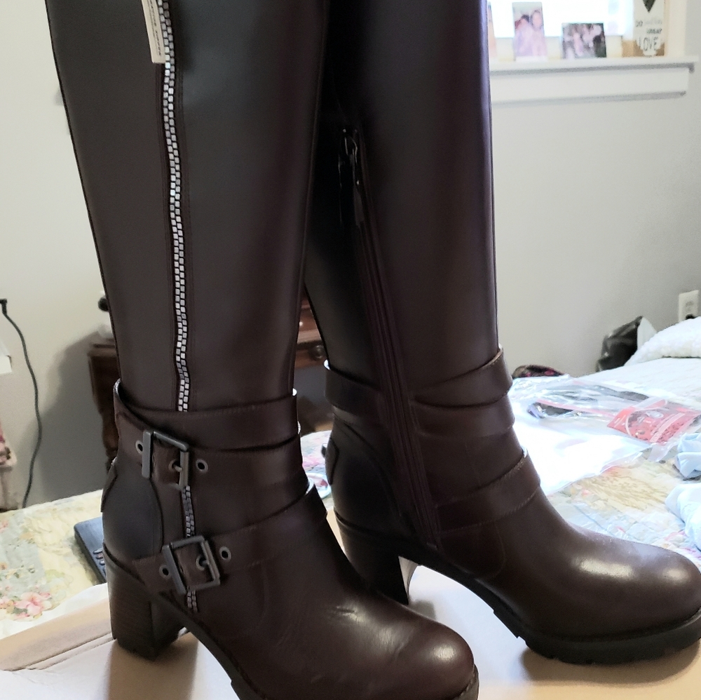 Tall leather boots - Picture 2 of 6